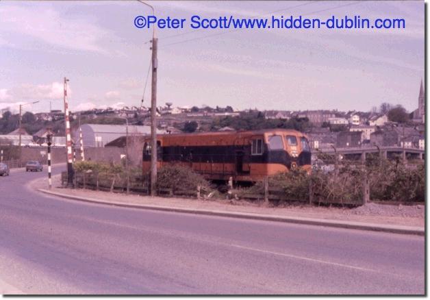 new ross rail level crossing