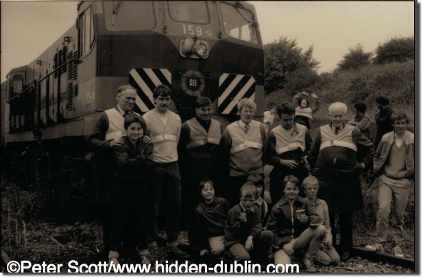 Kilmacthomas station where the driver of 159 thoughtfully stops to allow enthusiasts to take pictures, 11 June 1987, picture copyright Peter Scott